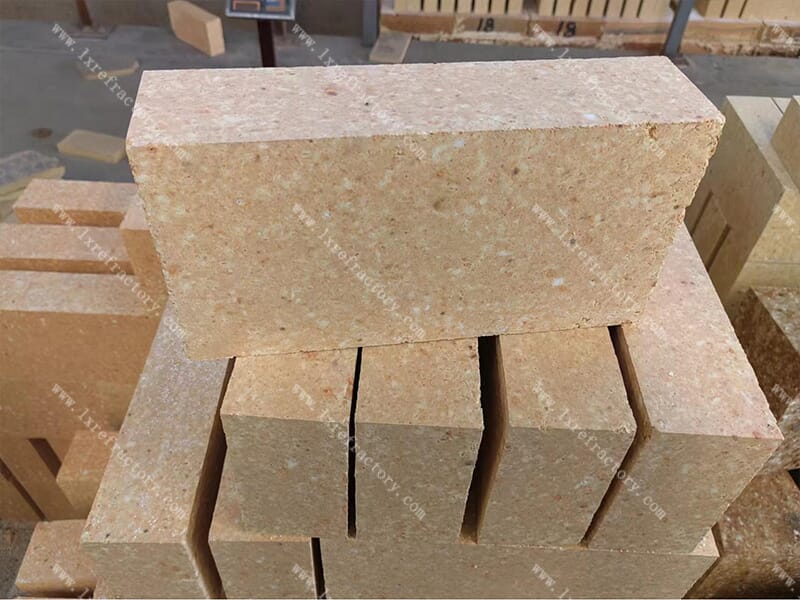 Composite brown fused alumina bricks